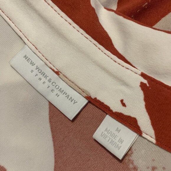 New York & Company Stretch. Sz M. Jersey. Short Tab Sleeves. 1/2 Placket. B81. - Picture 6 of 7